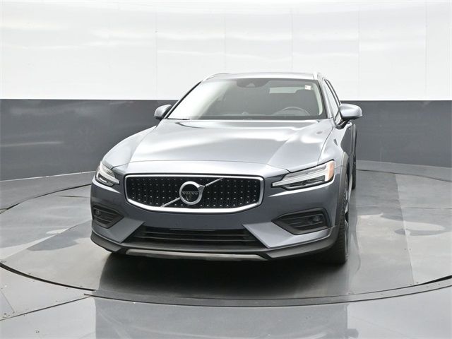 2021 Volvo V60 Cross Country Base