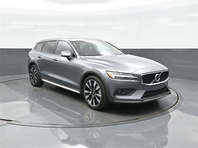 2021 Volvo V60 Cross Country Base