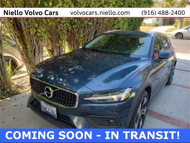 2021 Volvo V60 Cross Country Base