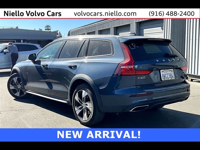 2021 Volvo V60 Cross Country Base