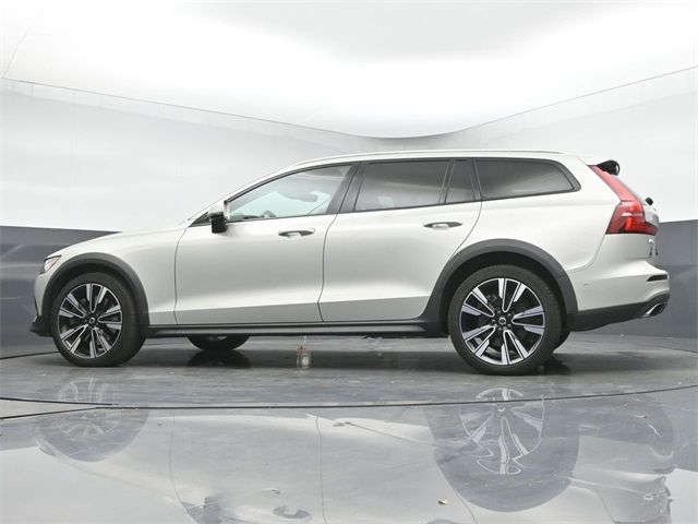 2021 Volvo V60 Cross Country Base