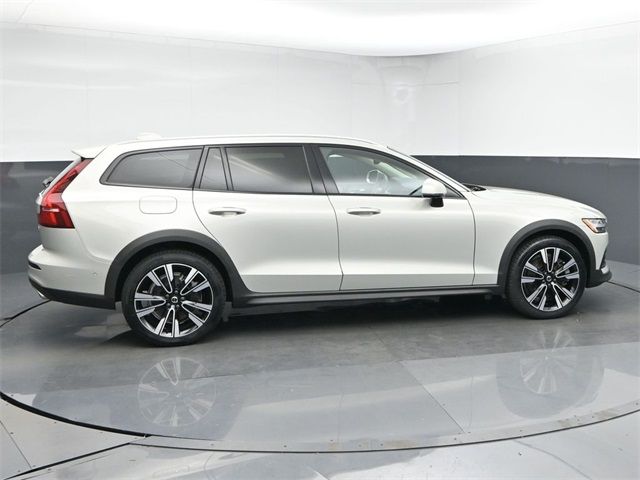 2021 Volvo V60 Cross Country Base