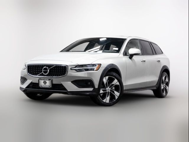 2021 Volvo V60 Cross Country Base