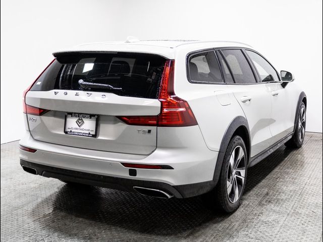 2021 Volvo V60 Cross Country Base