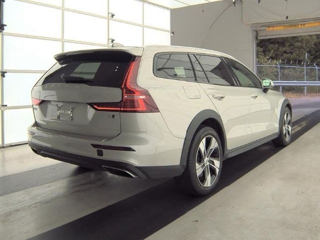 2021 Volvo V60 Cross Country Base