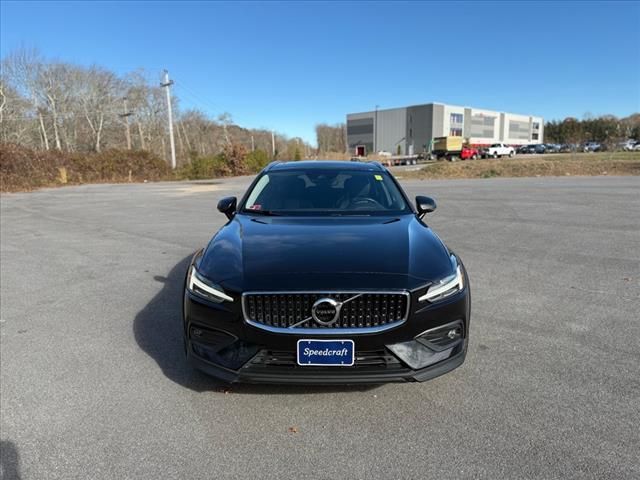 2021 Volvo V60 Cross Country Base