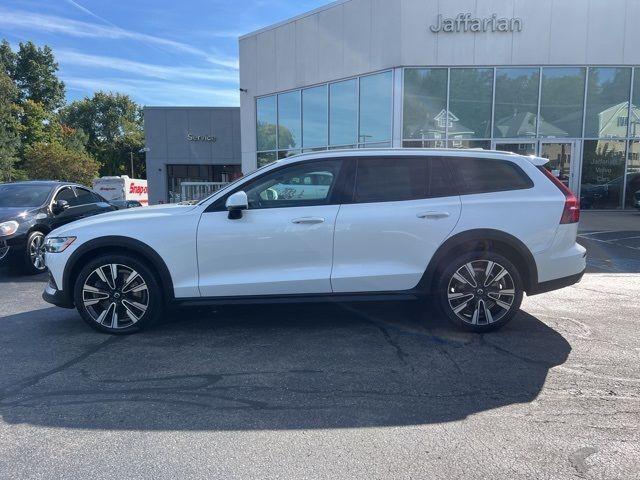 2021 Volvo V60 Cross Country Base