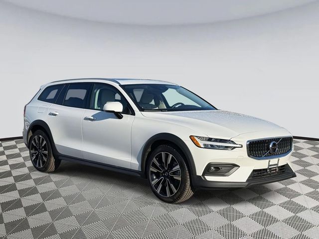 2021 Volvo V60 Cross Country Base