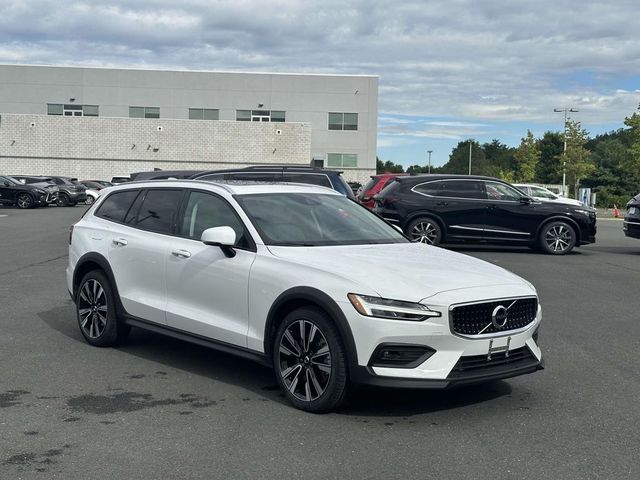 2021 Volvo V60 Cross Country Base