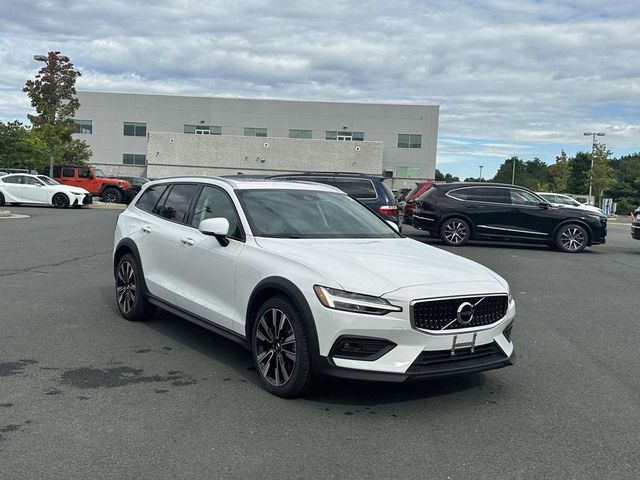 2021 Volvo V60 Cross Country Base