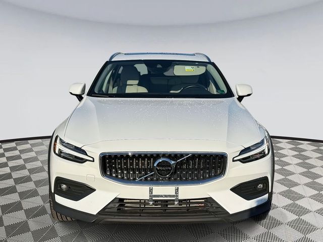 2021 Volvo V60 Cross Country Base