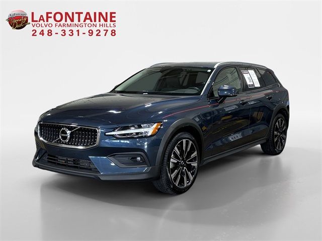 2021 Volvo V60 Cross Country Base