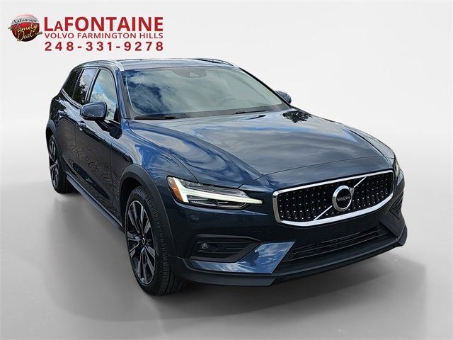 2021 Volvo V60 Cross Country Base