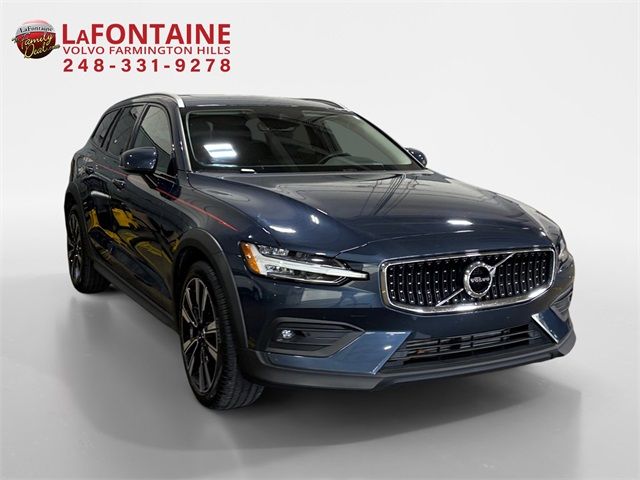 2021 Volvo V60 Cross Country Base