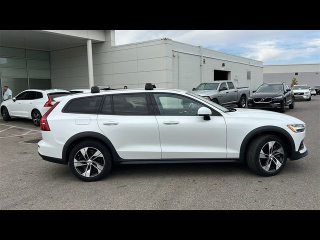 2021 Volvo V60 Cross Country Base