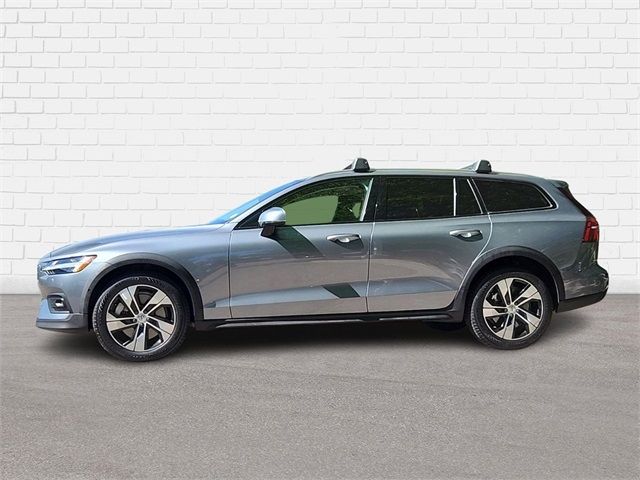 2021 Volvo V60 Cross Country Base