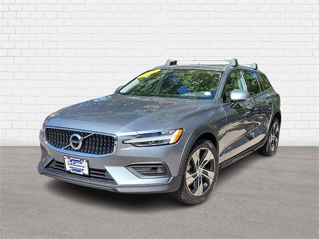 2021 Volvo V60 Cross Country Base