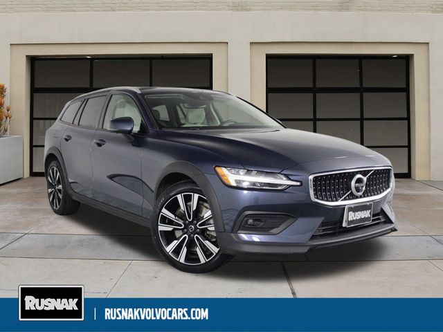 2021 Volvo V60 Cross Country Base