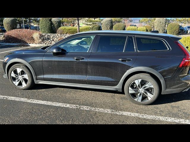 2021 Volvo V60 Cross Country Base