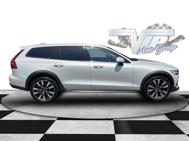 2021 Volvo V60 Cross Country Base