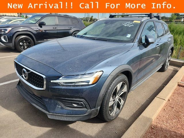 2021 Volvo V60 Cross Country Base