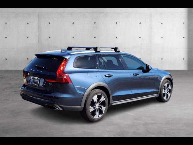 2021 Volvo V60 Cross Country Base