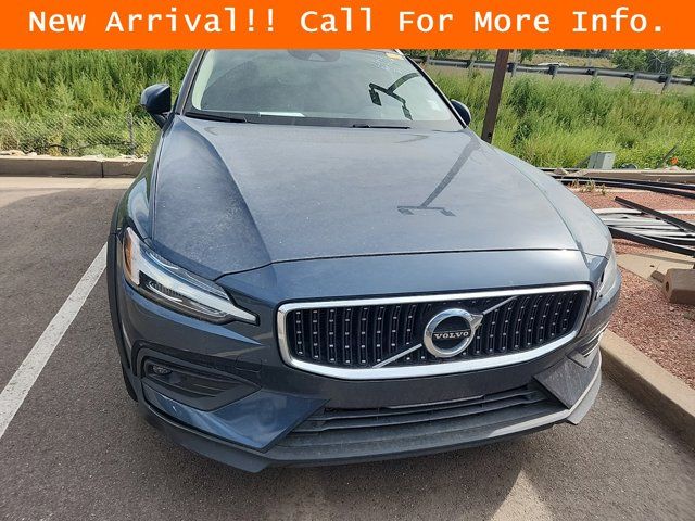 2021 Volvo V60 Cross Country Base