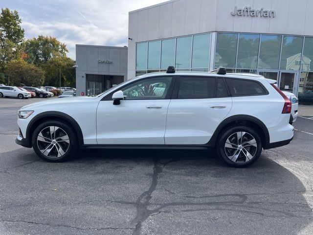 2021 Volvo V60 Cross Country Base