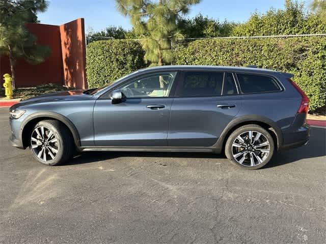 2021 Volvo V60 Cross Country Base