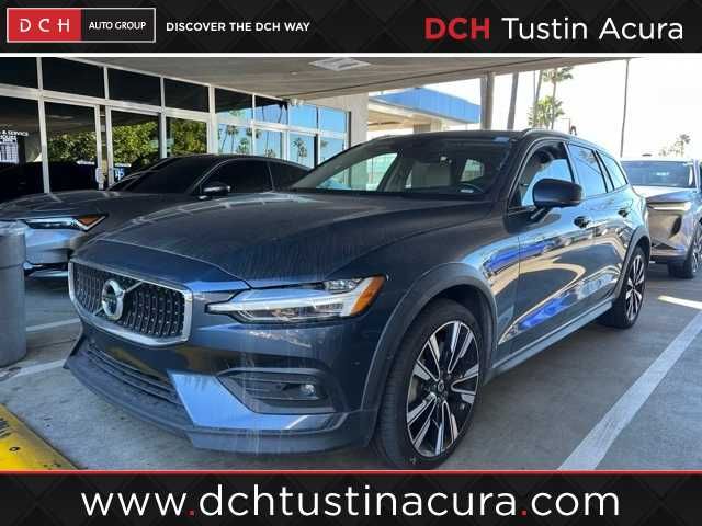 2021 Volvo V60 Cross Country Base