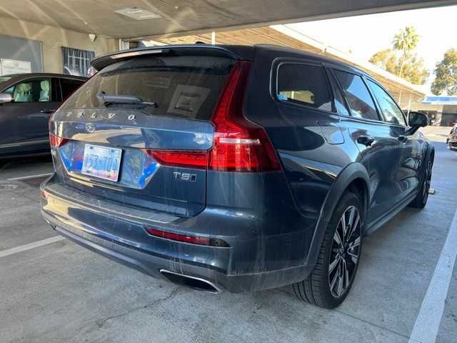 2021 Volvo V60 Cross Country Base