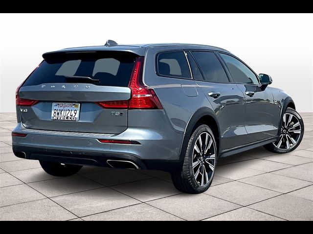 2021 Volvo V60 Cross Country Base