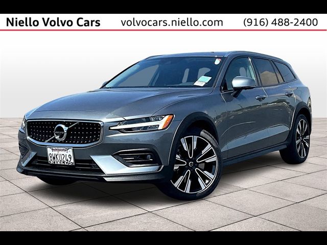 2021 Volvo V60 Cross Country Base