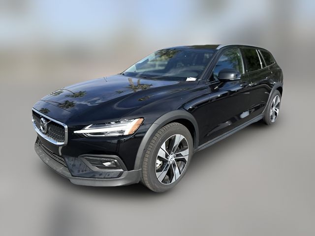 2021 Volvo V60 Cross Country Base