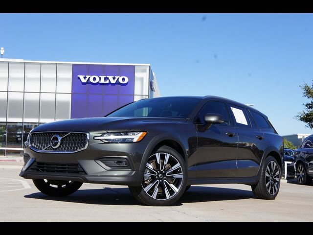 2021 Volvo V60 Cross Country Base