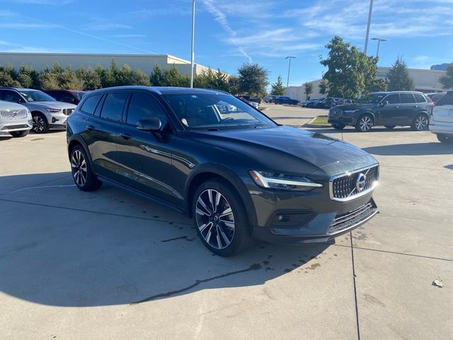 2021 Volvo V60 Cross Country Base