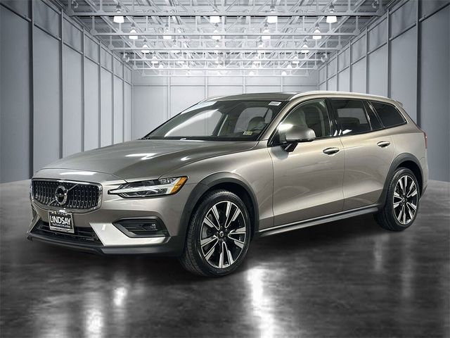 2021 Volvo V60 Cross Country Base