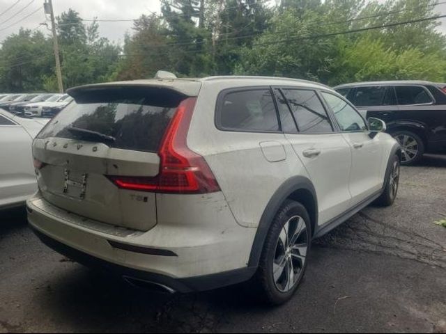 2021 Volvo V60 Cross Country Base