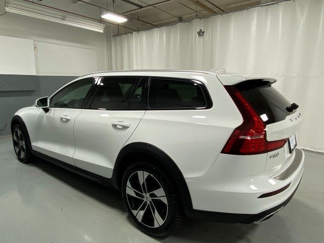 2021 Volvo V60 Cross Country Base