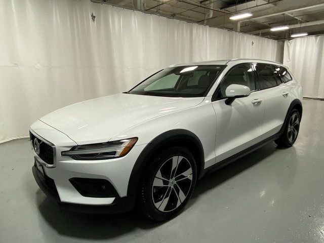 2021 Volvo V60 Cross Country Base