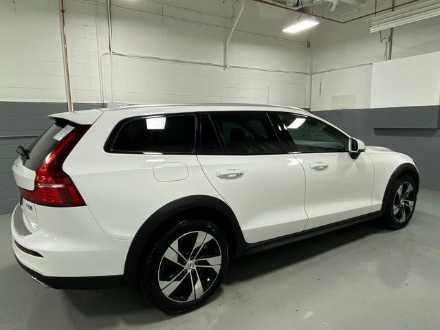 2021 Volvo V60 Cross Country Base