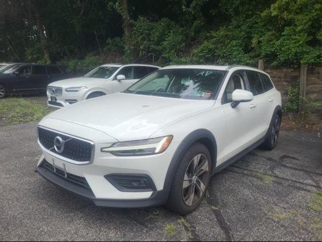 2021 Volvo V60 Cross Country Base