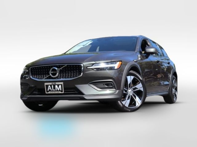 2021 Volvo V60 Cross Country Base