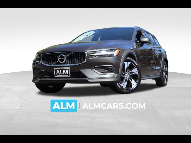 2021 Volvo V60 Cross Country Base