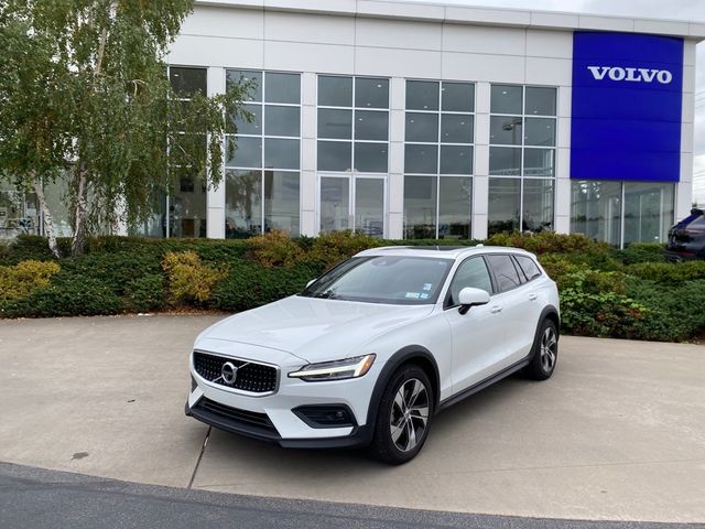 2021 Volvo V60 Cross Country Base