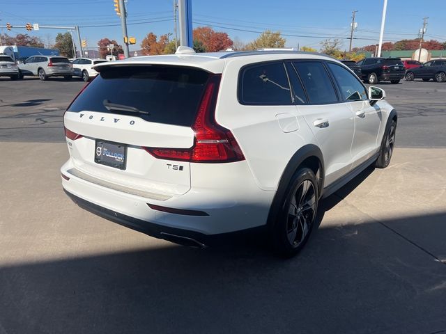 2021 Volvo V60 Cross Country Base