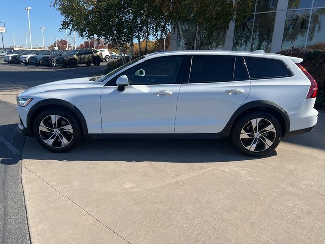 2021 Volvo V60 Cross Country Base