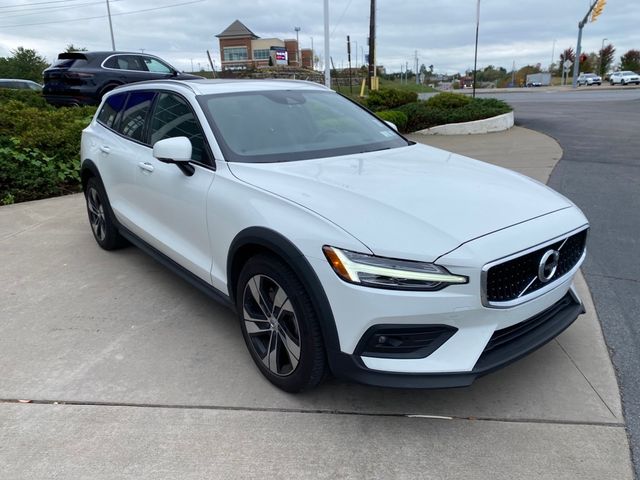 2021 Volvo V60 Cross Country Base