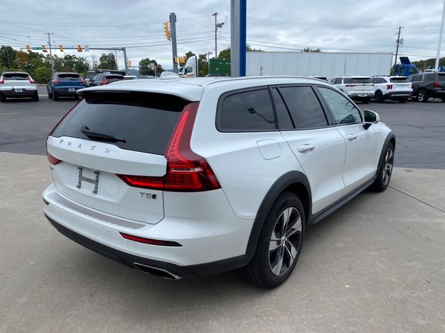 2021 Volvo V60 Cross Country Base