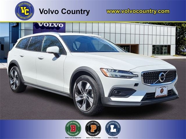2021 Volvo V60 Cross Country Base